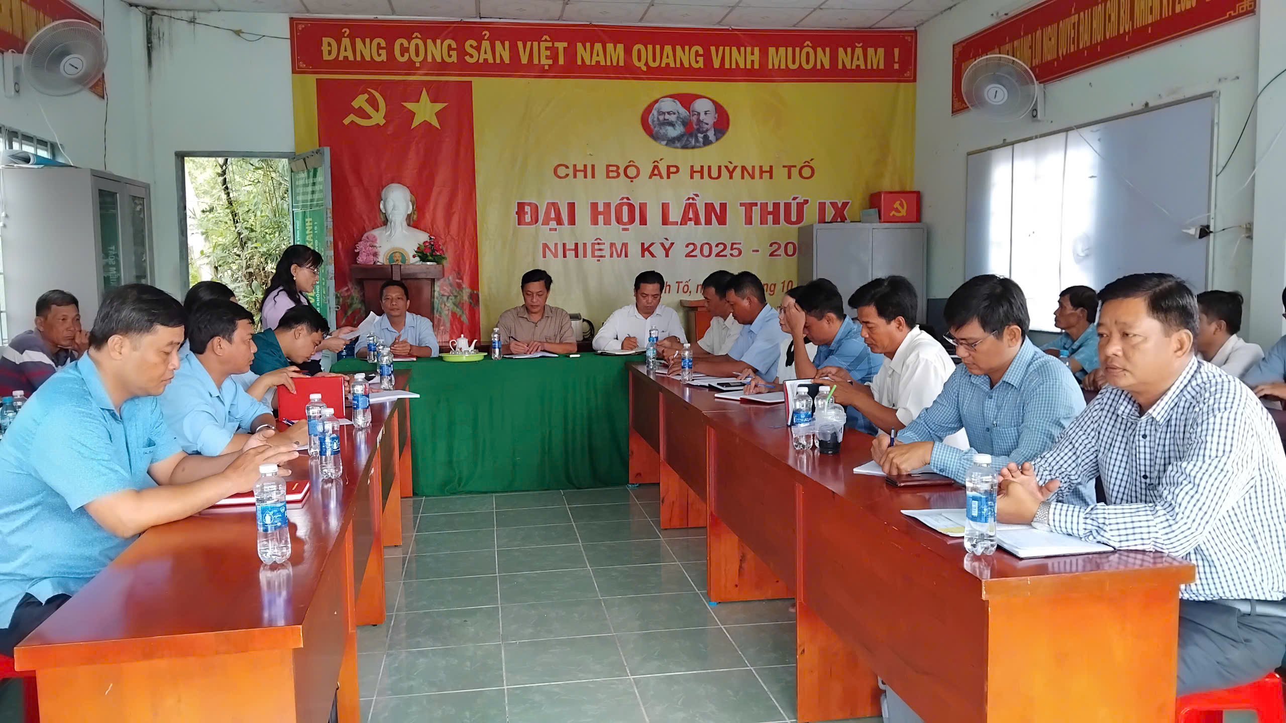 doan-cong-tac-xa-long-thanh-lam-viec-voi-chi-bo-ap-huynh-to-va-danh-thoi-ve-tinh-hinh-6-thang-dau-nam