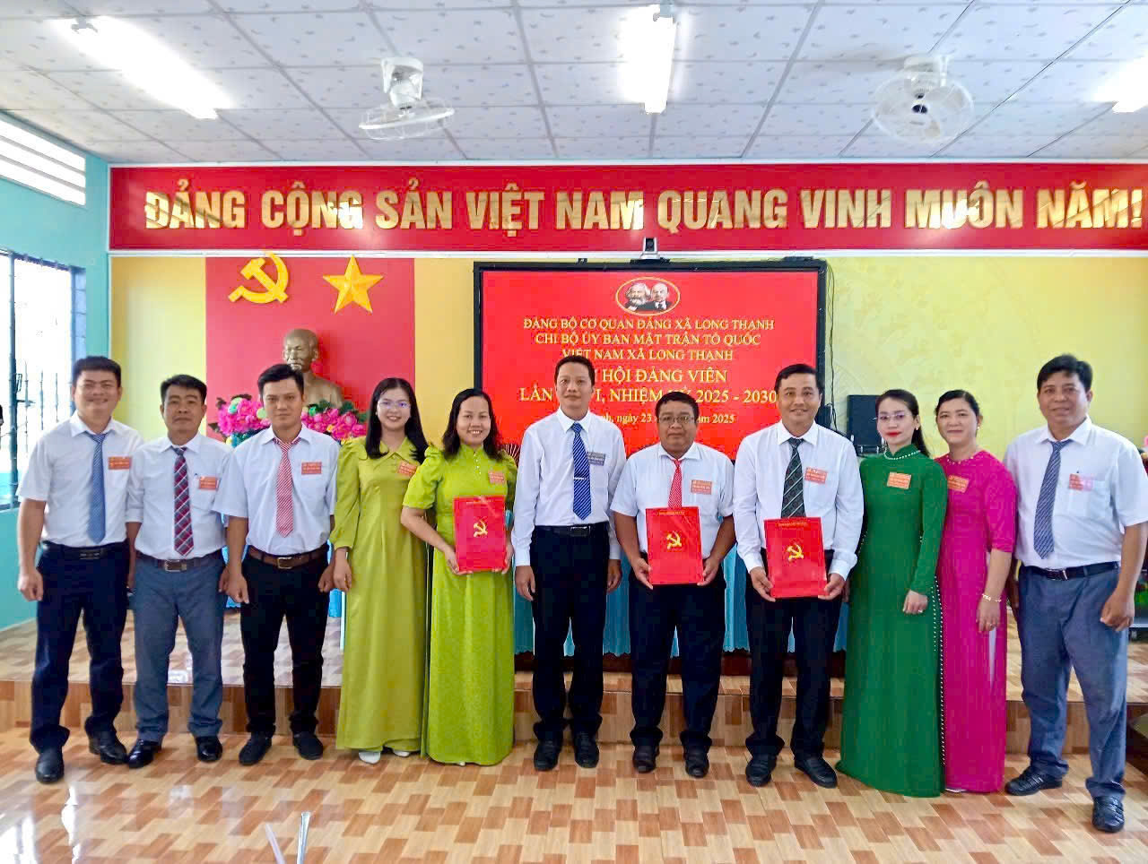 dai-hoi-dang-vien-chi-bo-uy-ban-mttq-viet-nam-xa-long-thanh-lan-thu-i-nhiem-ky-2025-2030-thanh-cong-tot-dep