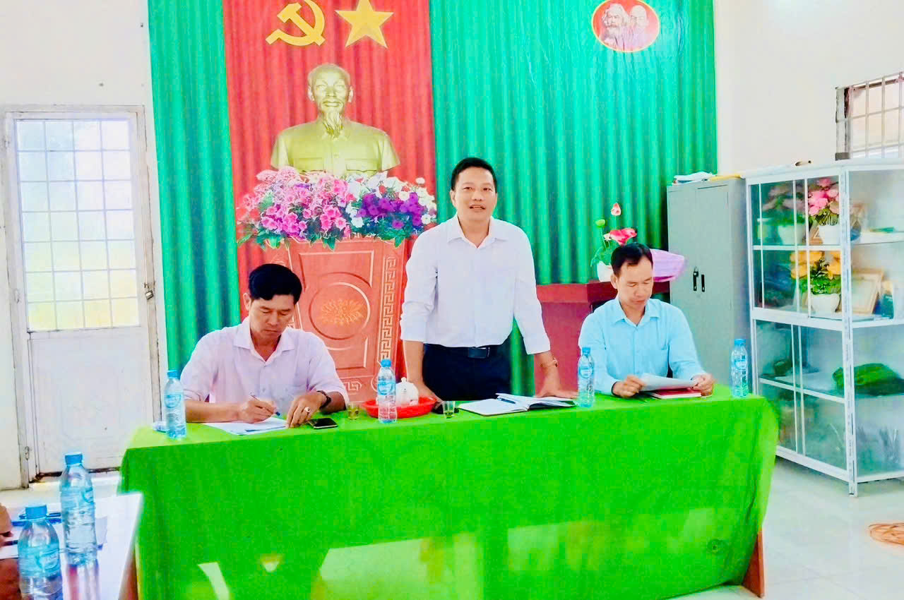 dang-uy-xa-long-thanh-tiep-tuc-chuong-trinh-lam-viec-voi-chi-bo-ap-vinh-loc-va-vinh-loi